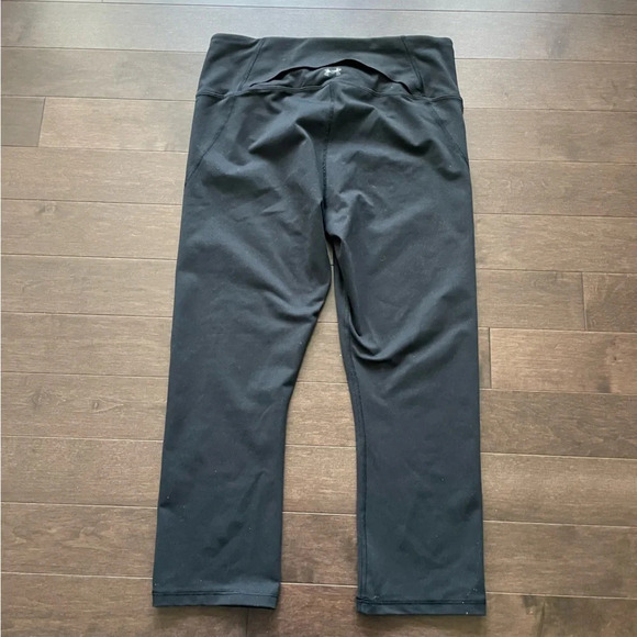 Women’s Black Under Armour Capri Legging - Women’s M Based on Size Chart - Picture 4 of 7